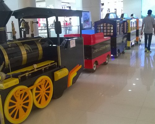  R City Mall Tour